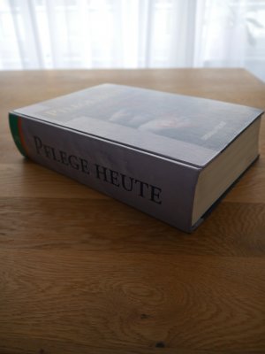 gebrauchtes Buch – Menche, Nicole; Bazlen – Pflege Heute