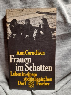 gebrauchtes Buch – Ann Cornelisen – Frauen im Schatten - Leben in einem süditalienischen Dorf