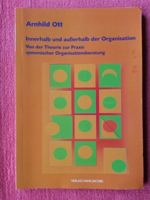 Innerhalb und außerhalb der Organisation - Von der Theorie zur Praxis systemischer Organisationsberatung