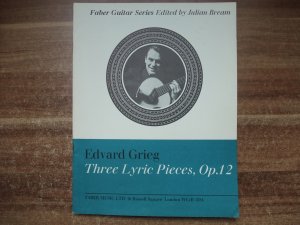 gebrauchtes Buch – Musik für Gitarre. Notenblätter / Hefte mit Stücken für Gitarre, 49 Stück. Englisch deutsch unterschiedliche Sprachen. Weitere Fotos auf Anfrage