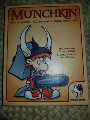 gebrauchtes Spiel – Munchkin (Kartenspiel) | Töte die Monster - Klau den Schatz - Erstich deine Kumpel. Für 3-6 Spieler | Steve Jackson | Spiel | Inhalt: 168 Karten, 1 Würfel, 1 Anleitung | Deutsch | 2006