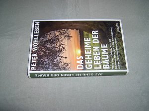 gebrauchtes Buch – Peter Wohlleben – Das geheime Leben der Bäume. Was sie fühlen, wie sie kommunizieren - die Entdeckung einer verborgenen Welt.