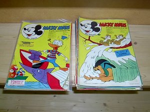 Walt Disneys Micky Maus (Die größte Jugendzeitschrift der Welt). Konvolut / Paket / Sammlung von 18 Heften der Jahrgänge 1970 (5 Stück) und 1971 (13 Stück […]