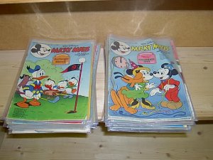 gebrauchtes Buch – Walt Disney – Walt Disneys Micky Maus (Die größte Jugendzeitschrift der Welt). Konvolut / Paket / Sammlung von 39 Heften des Jahrgangs 1981 (ohne Extra / Extras, Poster, Beilagen u.ä.).