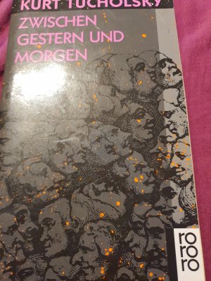 gebrauchtes Buch – Kurt Tucholsky – Zwischen Gestern und Morgen - Eine Auswahl aus seinen Schriften und Gedichten