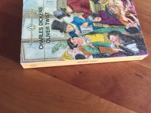 gebrauchtes Buch – Charles Dickens – Oliver Twist