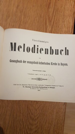 Vierstimmiges Melodienbuch zum Gesangbuch der evangelisch-lutherischen Kirche in Bayern.