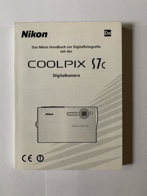 gebrauchtes Buch – Handbuch (deutsch) für Nikon Coolpix S7c Digitalkamera inkl. 2 CDs