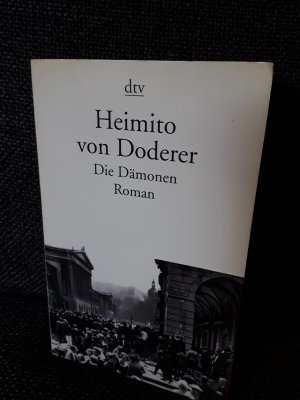 gebrauchtes Buch – Doderer, Heimito von – Die Dämonen - Nach der Chronik des Sektionsrates Geyrenhoff, Roman