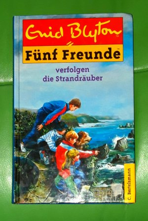 gebrauchtes Buch – Enid Blyton – Fünf Freunde verfolgen die Strandräuber