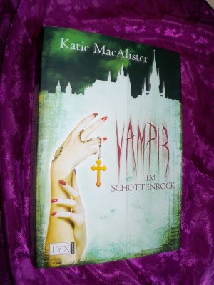 gebrauchtes Buch – Katie MacAlister – Vampir im Schottenrock