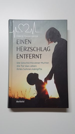 gebrauchtes Buch – Tracie Frank Mayer – Einen Herzschlag entfernt. Die Geschichte einer Mutter, die für das Leben ihres Sohnes kämpfte