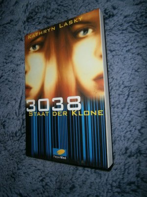 gebrauchtes Buch – Kathryn Lasky – 3038 - Staat der Klone