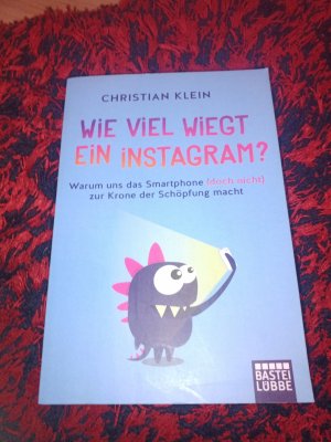 gebrauchtes Buch – Christian Klein – Wie viel wiegt ein Instagram? - Warum uns das Smartphone (doch nicht) zur Krone der Schöpfung macht