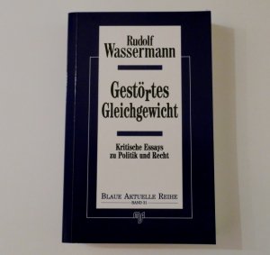 gebrauchtes Buch – Rudolf Wassermann – Gestörtes Gleichgewicht - Kritische Essays zu Politik und Recht (Blaue Aktuelle Reihe)