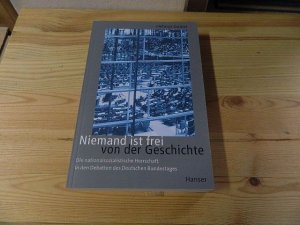 gebrauchtes Buch – Helmut Dubiel – Niemand ist frei von der Geschichte : die nationalsozialistische Herrschaft in den Debatten des Deutschen Bundestages. Teil von: Anne-Frank-Shoah-Bibliothek