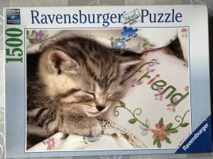 gebrauchtes Spiel – Schlafendes Kätzchen. Ravensburger Puzzle 1.500 Teile. Mit soft-click-Technologie