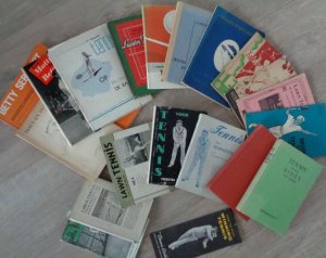 gebrauchtes Buch – Holländische Tennis-Bücher – 24 antiquarische Bücher u.a. zum Thema TENNIS in holländischer Sprache 1920er bis 1960er Jahre.