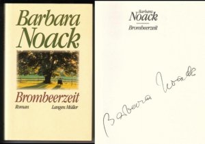 Brombeerzeit. Roman // Auf der Schmutztitelseite hat die Autorin eine Signatur hinterlassen: Barbara Noack // Schutzumschlaggestaltung: Wolfgang Heinzel