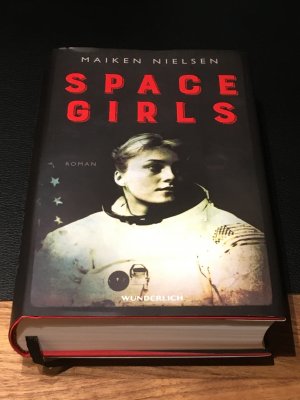 gebrauchtes Buch – Maiken Nielsen – Space Girls