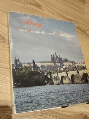 Prag. Seine Geschichte und Architektur. Bildband.