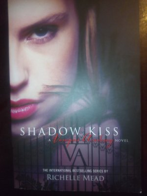 gebrauchtes Buch – Michelle Mead – Shadow Kiss Vampire Academy novel