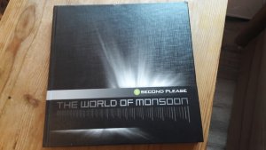 gebrauchtes Buch – von Moonsoon Images  – 1 Second Please - The World of Monsoon