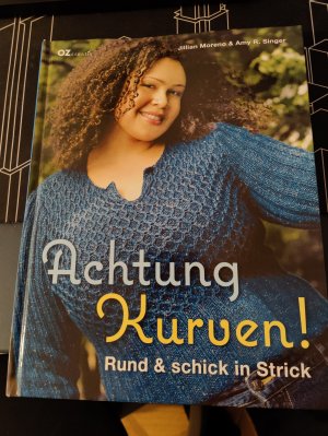 gebrauchtes Buch – Moreno, Jillian; Singer – Achtung Kurven! - Rund und schick in Strick