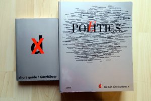 gebrauchtes Buch – Politics-Poetics. Das Buch zur documenta X. + Kurzführer.