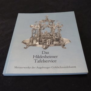 gebrauchtes Buch – Müller, Hannelore  – Das Hildesheimer Tafelservice. Meisterwerke der Augsburger Goldschmiedekunst