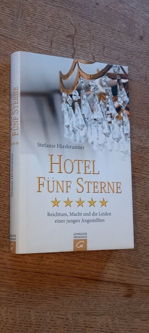 gebrauchtes Buch – Stefanie Hirsbrunner – Hotel Fünf Sterne - Reichtum, Macht und die Leiden einer jungen Angestellten