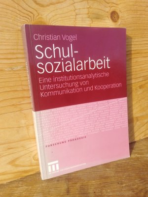 Schulsozialarbeit. Eine institutionsanalytische Untersuchung von Kommunikation und Kooperation