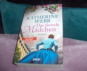 gebrauchtes Buch – Katherine Webb – Das fremde Mädchen  Das Haus der vergessenen Träume