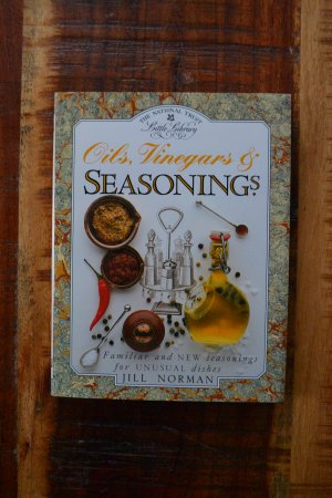 Oils, Vinegars and Seasonings (National Trust Little Library)