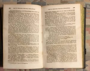 antiquarisches Buch – Koffler, Johann A – Handbuch zum Amtsblatt der königlichen Regierung zu Arnsberg, enthaltend: alle in der Zeit vom Jahre 1853 bis Ende 1861 erschienenen, ein bleibendes Interesse habenden Allerh. Kabinets-Ordres, Ministerial-, Provinzial- und Bezirks-Verordnungen, als dritter Theil der im J. 1843 von dem Hofrath M. F. Essellen und im J. 1852 von dem Amtmann Weddige herausgegebenen Handbücher - Ein Hülfsbuch für Verwaltungs-Beamte, Geistliche, Gemeinde-Vorsteher, Rechts-Anwalte u.s.w. Herausgegeben von J. A. Koffler (Amtmann zu Warstein.). Gedruckter Widmungstext: Sr. Excellenz dem Königlichen Staats- und Minister für Handel, Gewerbe und öffentliche Arbeiten Herrn von Holzbrink (Ritter Hoher Orden) in tiefster Verehrung und Hochachtung gewidmet vom Verfasser