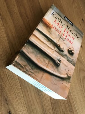 gebrauchtes Buch – Kathy Reichs – Mit Haut und Haar