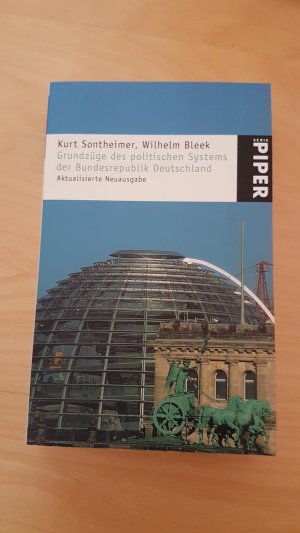 gebrauchtes Buch – Kurt Sontheimer – Grundzüge des politischen Systems der neuen Bundesrepublik Deutschland.