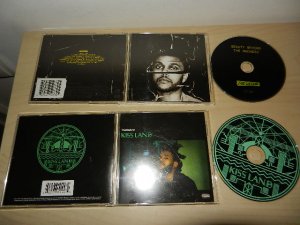 gebrauchter Tonträger – The Weeknd – The Weeknd * Beauty Behind The Madness + Kiss Land .... 2er CD Set