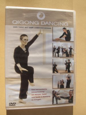 Qigong Dancing : der Tanz mit der Lebensenergie ; das harmonische Körpertraining um Körper, Geist und Seele in Einklang zu bringen