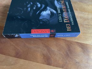 gebrauchtes Buch – Smith, Lisa J – Tagebuch eines Vampirs - Bei Dämmerung - Die Romanvorlage zur Serie