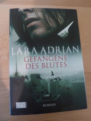 gebrauchtes Buch – Lara Adrian – Gefangene des Blutes