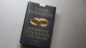 gebrauchtes Buch – Diana Gabaldon – Ein Hauch von Schnee und Asche