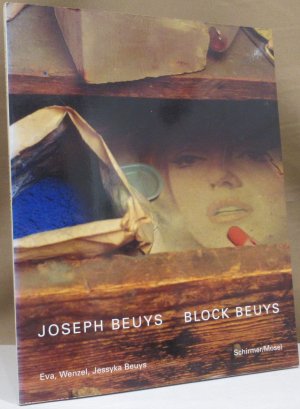 gebrauchtes Buch – Beuys, Eva, Wenzel und Jessyka – Joseph Beuys - Block Beuys. Der Block Beuys im Hessischen Landesmuseum Darmstadt mit Farbaufnahmen von Claudio Abate. Mit einem Gespräch zwischen Joseph Beuys und Richard Hamilton. With an interview between Joseph Beuys and Richard Hamilton. German/English Edition.