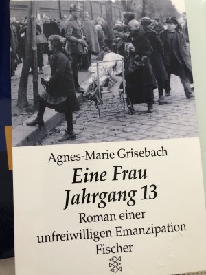 gebrauchtes Buch – Grisebach, Agnes M – Eine Frau Jahrgang 13 - Roman einer unfreiwilligen Emanzipation