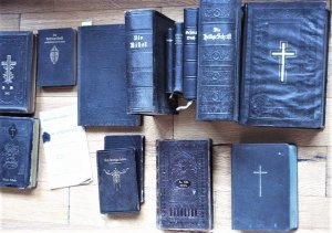 Konvolut: 36x Gesangbuch, Bibel, Neues Testament; von 1853- 2006