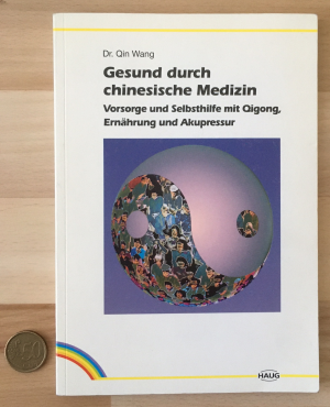 gebrauchtes Buch – Qin Wang – Gesund durch chinesische Medizin. Vorsorge und Selbsthilfe mit Qigong, Ernährung und Akupressur.