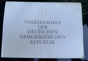 gebrauchtes Buch – Gemälde bildender Künstler der DDR in der Volkskammer der Deutschen Demokratischen Republik