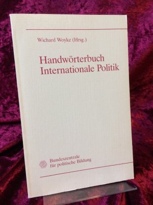 gebrauchtes Buch – Woyke, Wichard  – Handwörterbuch internationale Politik. Bundeszentrale für Politische Bildung.