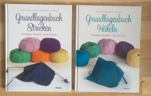 Grundlagenbuch Häkeln und Stricken. Techniken, Modelle, Tipps & Tricks. 2 Bücher