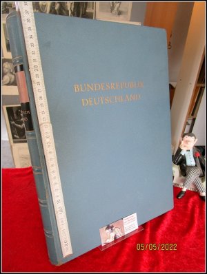 Bundesrepublik Deutschland. Ein Sammelwerk der wirtschaftlichen Leistungen. Einführung und Überblick durch Prof.Friedensburg (blaue Ganzleder-Ausgabe, […]